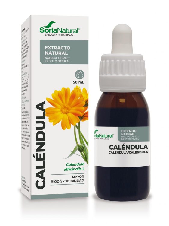 Билкова добавка Soria Natural Calendula Extract в кехлибарена стъклена бутилка с капкомер, изложена до цветя от невен на бял фон.