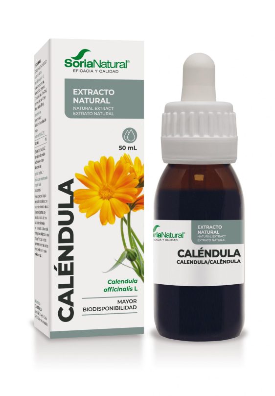 Билкова добавка Soria Natural Calendula Extract в кехлибарена стъклена бутилка с капкомер, изложена до цветя от невен на бял фон.